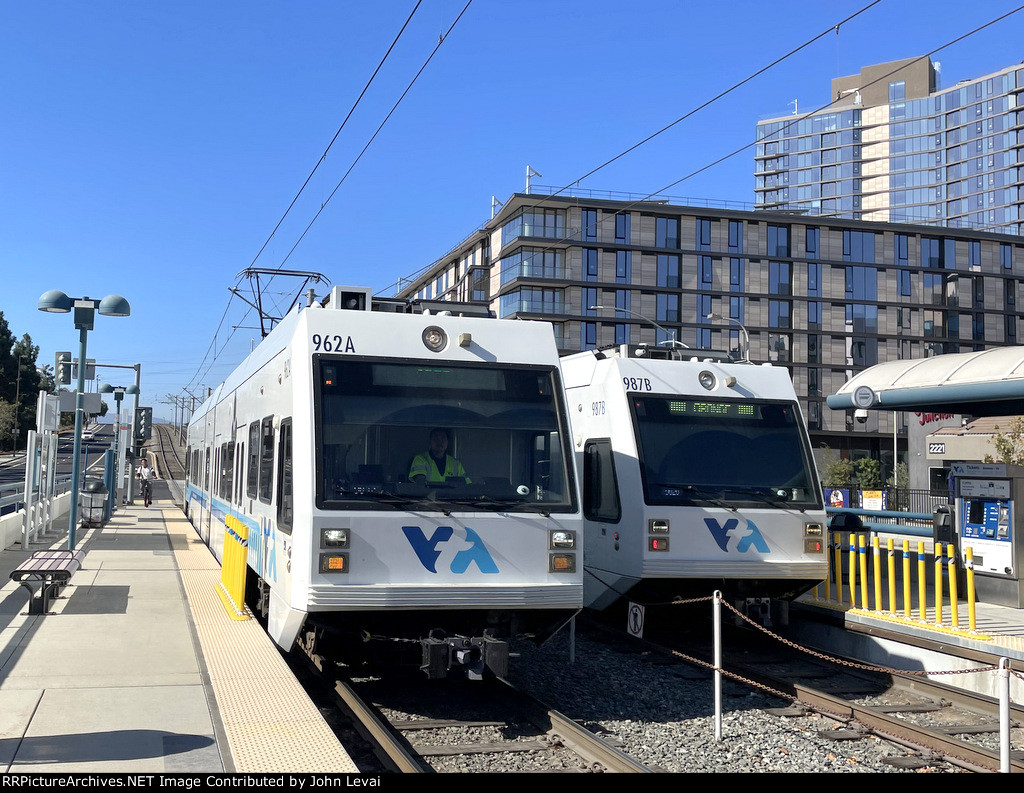 Two VTA Trains at Lick Mill Station 